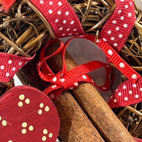 Mini Wreath Wooden Heart Cinnamon Sticks Christmas Tree Ornament - Picture 9 of 11